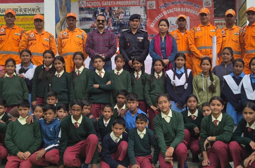  NDRF 15 बटालियन के इंस्पेक्टर श्रीमान आनंद सिंह डिगारी के नेतृत्व में राजकीय प्राथमिक विद्यालय चौकी चुंगी चामासारी रायपुर, राजकीय पूर्व माध्यमिक विद्यालय चामासारी और हाई स्कूल चामासारी रायपुर के बच्चों के मध्य प्राकृतिक और मानव जनित आपदा प्रबंधन पर प्रशिक्षण कार्यक्रम का आयोजन किया।