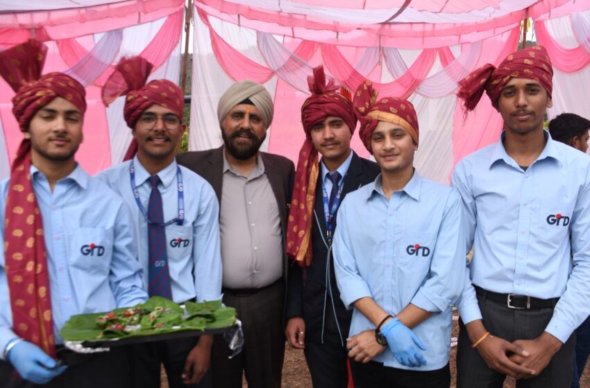  जी.आर. डी. में मैनेजमेंट छात्रों ने लगाये विभिन्न फ़ूड स्टाल।