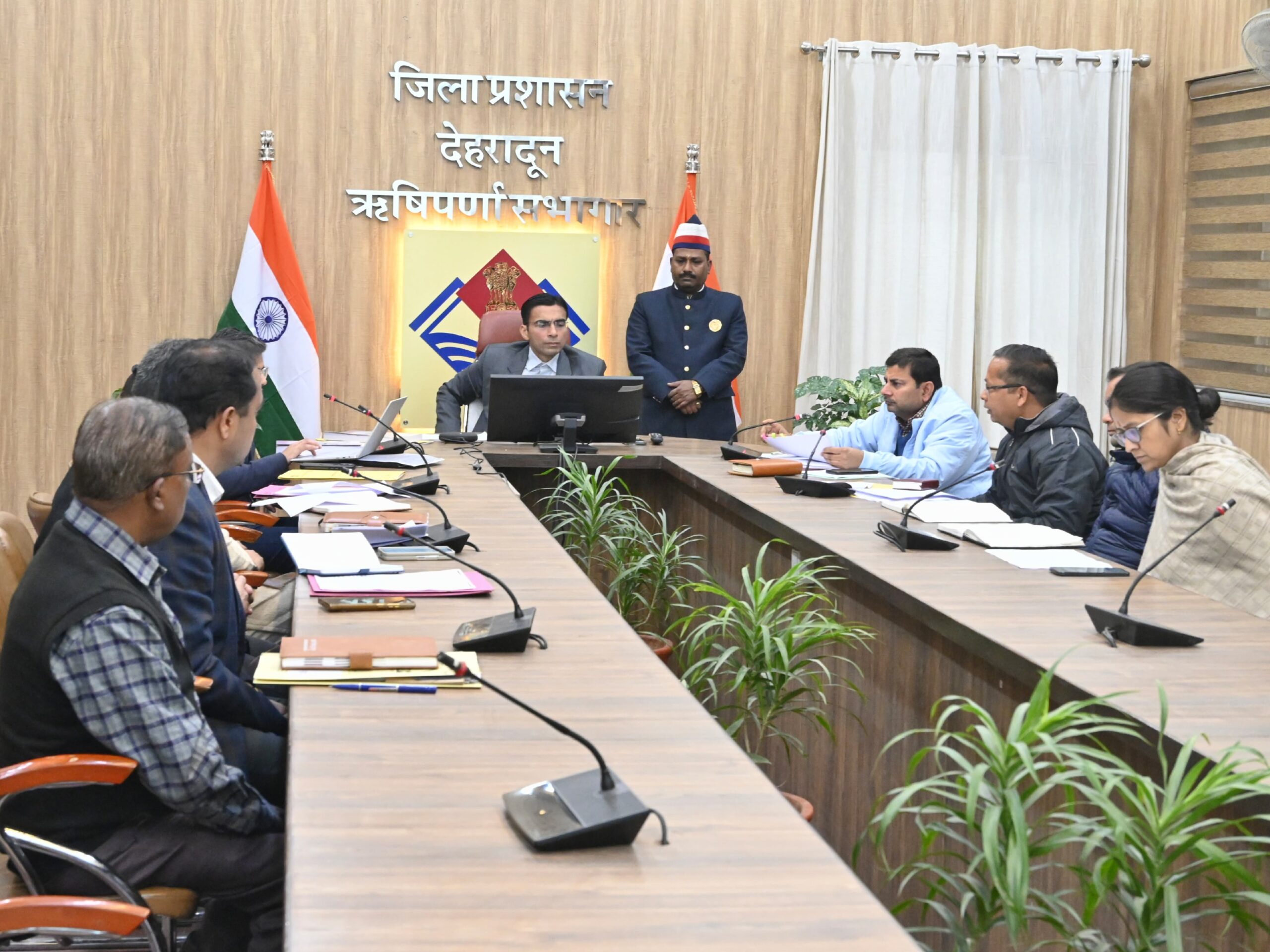  जिलाधिकारी सविन बंसल ने यूसीसी की बैठक ली।