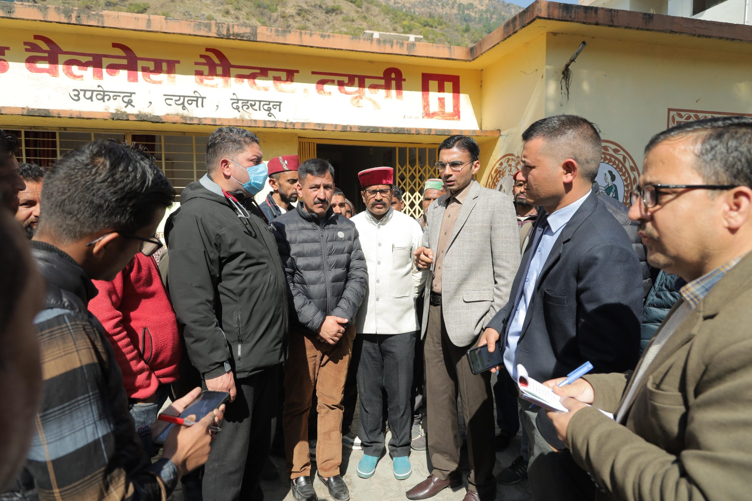  जिलाधिकारी सविन बंसल ने प्राथमिकत स्वास्थ्य केन्द्र त्यूणी का औचक निरीक्षण कर व्यवस्थाओं का जायजा लिया।
