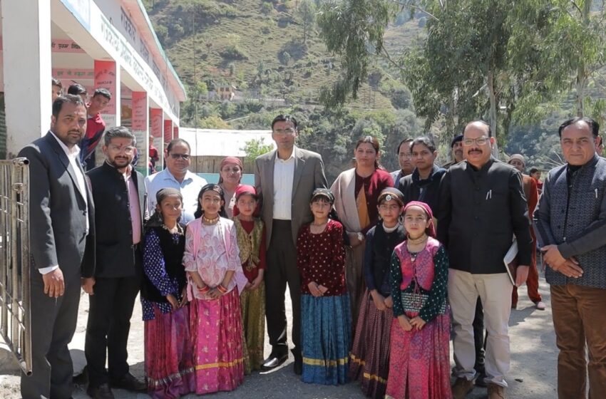 जिलाधिकारी सविन बंसल ने दूरस्थ क्षेत्र त्यूनी में बहुउद्देशीय शिविर लगाया।