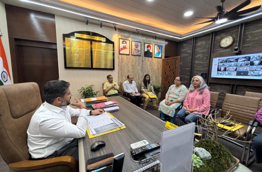 मुख्य विकास अधिकारी अभिनव शाह ने विभिन्न निजी स्कूल संचालकों के साथ वार्ता की।