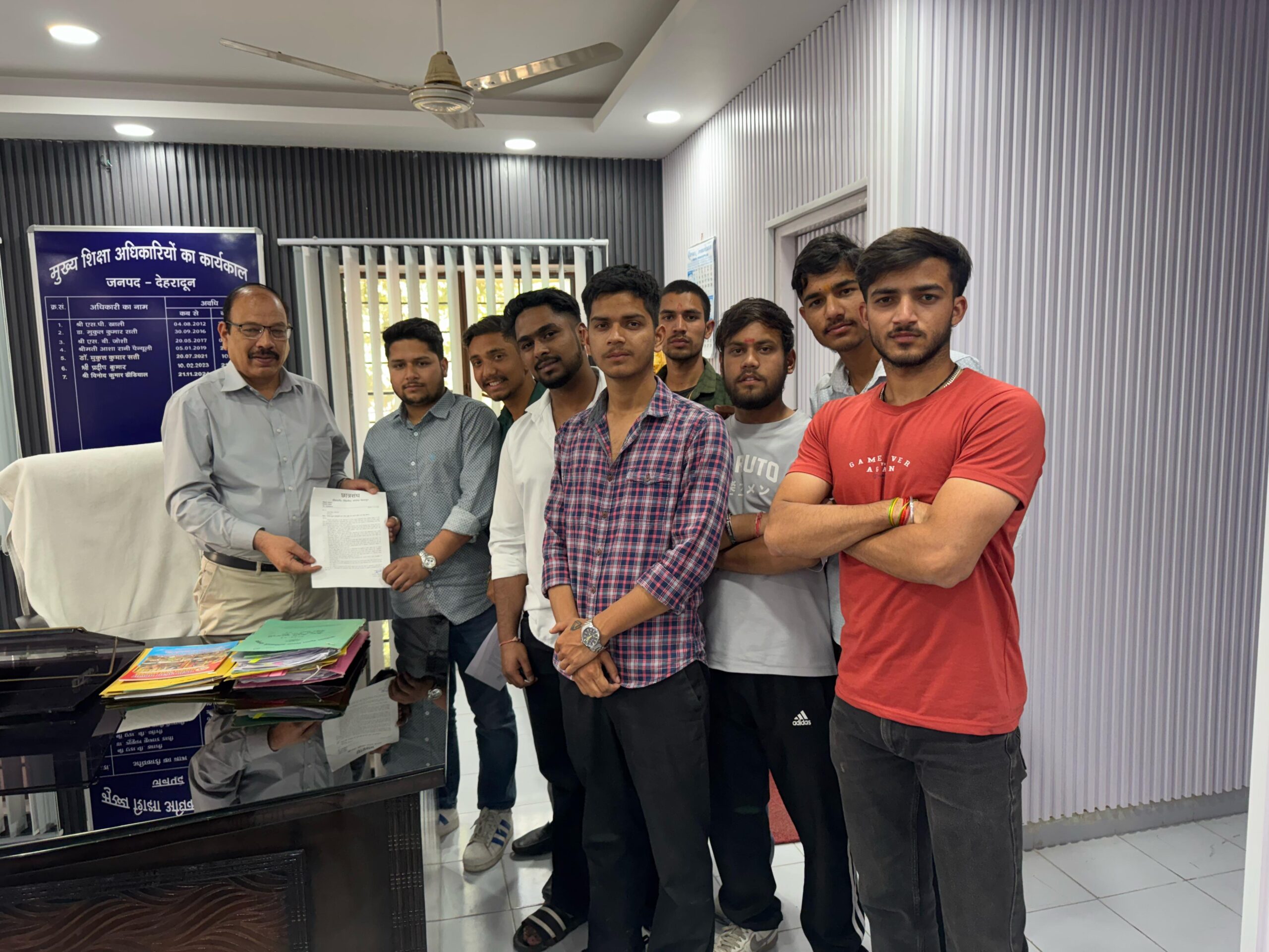 छात्रसंघ अध्यक्ष सिद्धार्थ अग्रवाल ने निजी स्कूलों की मनमानी के खिलाफ मुख्य शिक्षाधिकारी को ज्ञापन दिया।