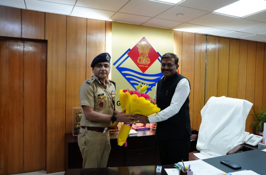 अपर पुलिस महानिदेशक कारागार, अभिनव कुमार द्वारा मुख्य सचिव उत्तराखण्ड शासन से शिष्टाचार भेंट की गयी।