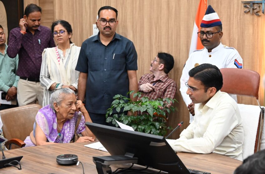 जिलाधिकारी सविन बंसल ने लगाया जनता दरबार।