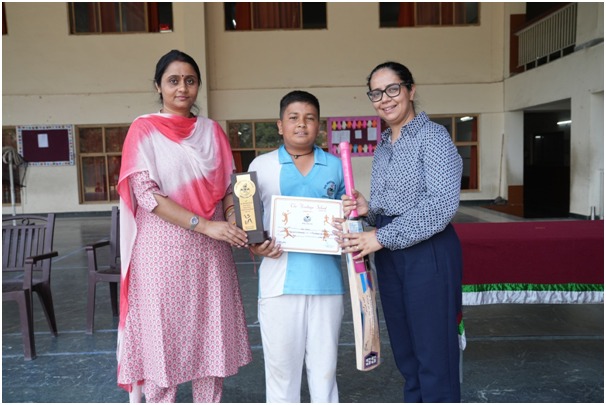 द हैरिटेज स्कूल में चल रहा है 18वें रोहिताश सिंह मैमोरियल अन्तर्सदनीय जूनियर ब्वॉयज सुपर एट्स क्रिकेट टूर्नामेंट।