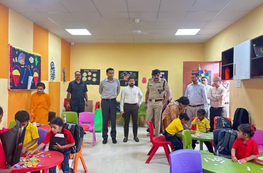 शिक्षा की मुख्यधारा से जुड़े इंटेंसिव केयर सेंटर के 19 बच्चे, स्कूल में मिला दाखिला, किताब व ड्रेस उपलब्ध कराई।