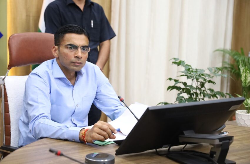 सविन बंसल  ने प्रशासक का कार्यभार संभालते ही नोटिस नकेल पैनल्टी लगा दिखाया था बाहर का रास्ता।