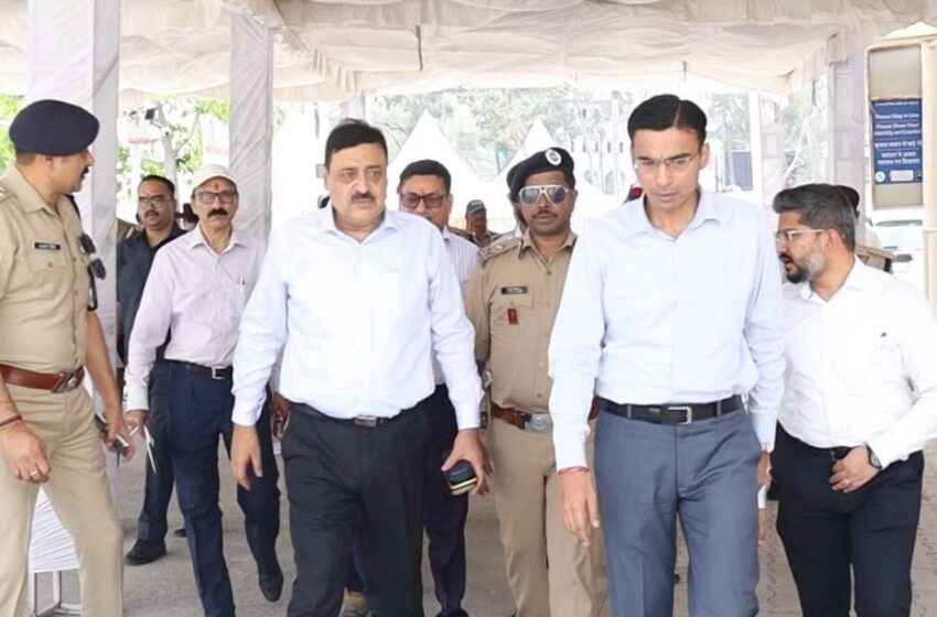 आयुक्त गढवाल मंडल विनय शंकर पाण्डेय एवं आईजी गढवाल राजीव स्वरूप ने ट्रांजिस्ट कैम्प पंहुचकर चारधाम यात्रा व्यवस्था का जायजा लिया।