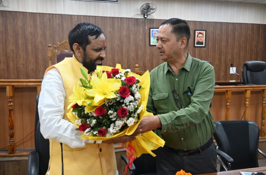 उत्तराखंड राज्य सफाई कर्मचारी आयोग के उपाध्यक्ष (राज्य मंत्री) भगवत प्रसाद मकवाना ने पर्यावरण मित्रों से जुड़ी विभिन्न समस्याओं को लेकर समीक्षा बैठक ली।