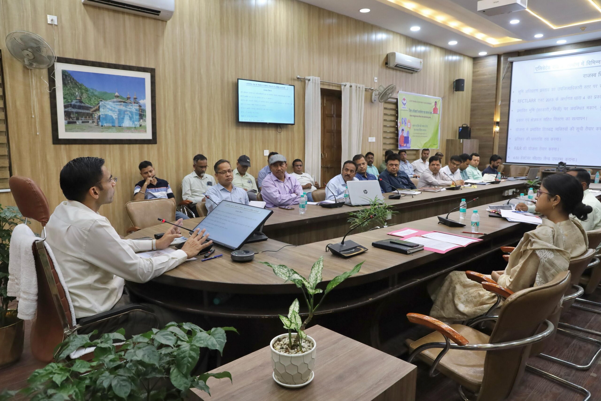 जिलाधिकारी सविन बंसल ने कहा कि कलैक्ट्रेट में मेरे सामने, एक ही छत के नीचे कार्य करेंगे एसडीएम व परियोजना के समस्त नोडल अधिकारी एवं कार्मिक।