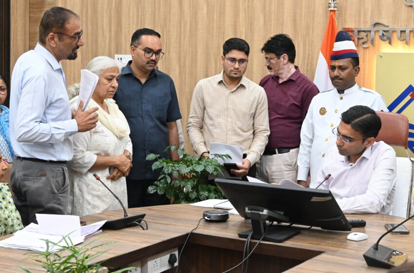 जिलाधिकारी सविन बंसल की अध्यक्षता में जतना दर्शन कार्यक्रम आयोजित किया।
