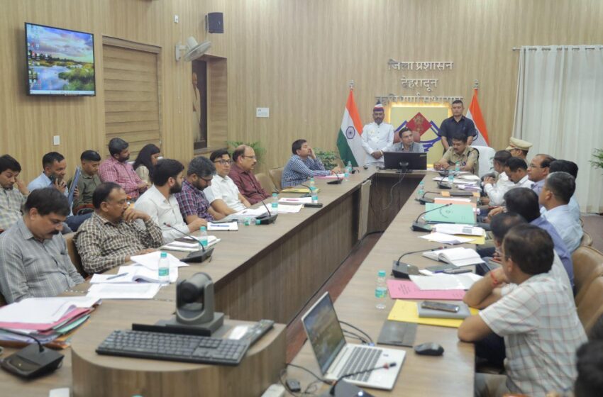 जिला प्रशासन के फरमान  यातायात में बाधक 04 मदिरा ठेको (06 दुकानों) को शिफ्टिंग का अल्टीमेटम जारी।