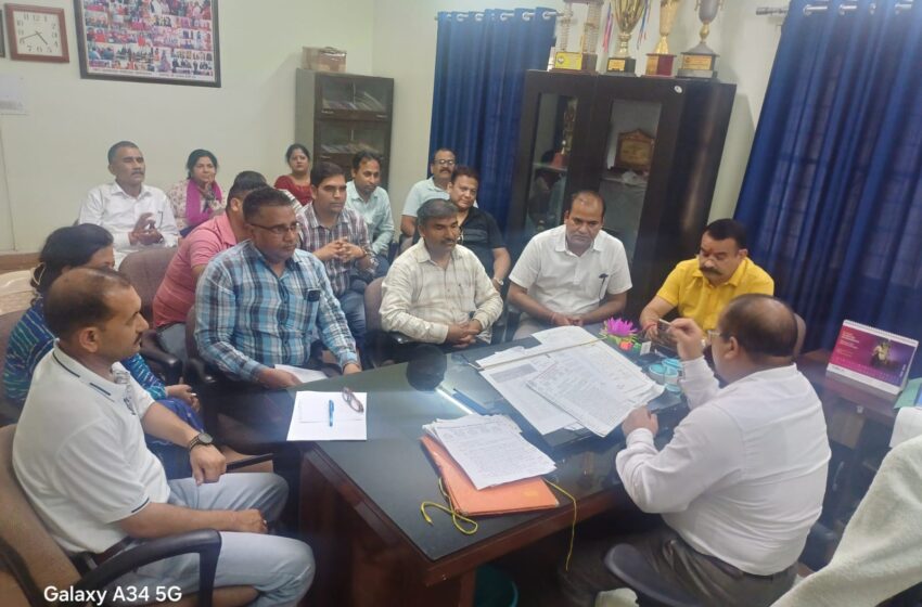 उo राo प्राथमिक शिक्षक संघ देहरादून का प्रतिनिधिमंडल जिला अध्यक्ष धर्मेंद्र सिंह रावत के नेतृत्व में जिला शिक्षा अधिकारी (बेसिक) से मुलाकात की।