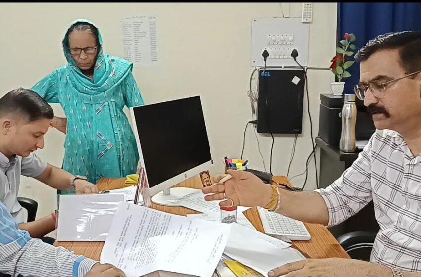 मुख्यमंत्री पुष्कर सिंह धामी के सेवा, संवेदना और सुशासन की मिसाल, जनता दरबार में 70 वर्षीय वृद्धा को 10 मिनट में मिला समाधान।