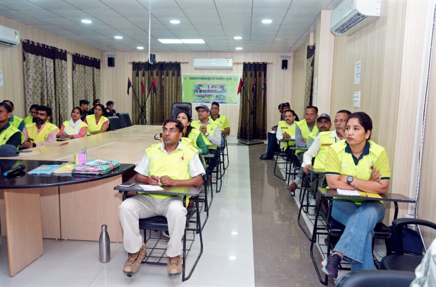 सिविल डिफेंस के अवैतनिक वार्डनों एवं वैतनिक कार्मिकों को हवाई हमले में आपातकालीन स्थिति से निपटने के लिए प्रशिक्षण दिया।