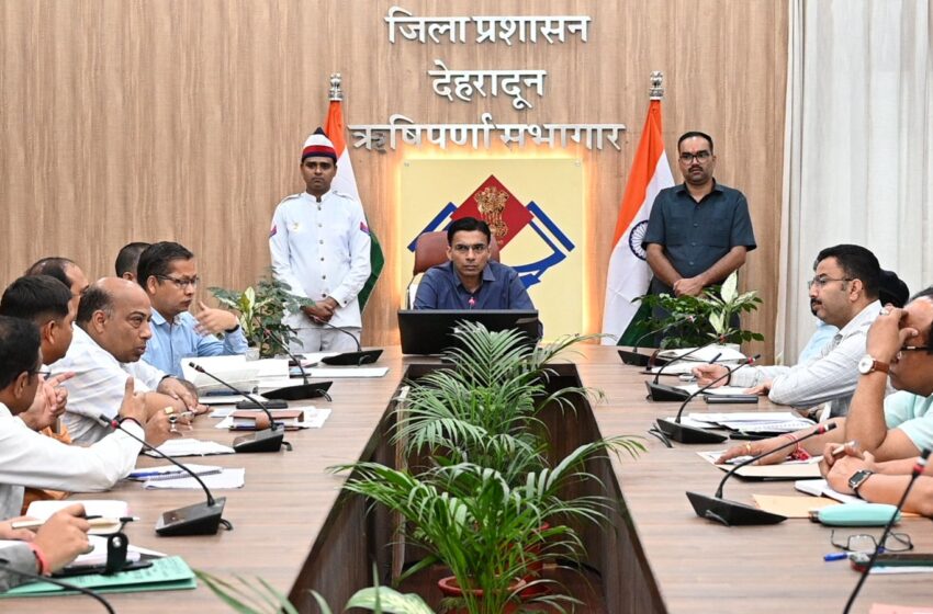  राष्ट्रपति श्रीमती द्रोपदी मुर्मु के जनपद में प्रस्तावित भ्रमण कार्यक्रम की तैयारियों को लेकर जिलाधिकारी सविन बंसल ने  बैठक ली।