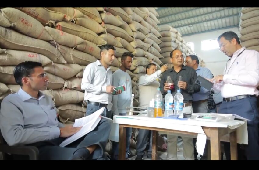  मा0 मुख्यमंत्री पुष्कर सिंह धामी के प्रताप से कोई विक्रेता, व्यापारी, कर्मचारी वर्ग इतने बाहुबल नहीं; कि जनमन को उनके हक से रख सके वंचित।