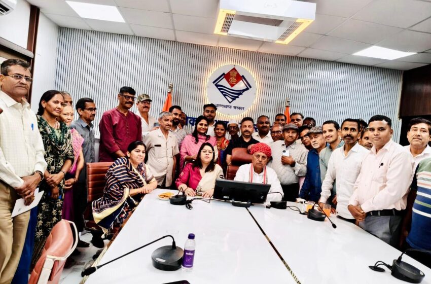  मा0 केंद्रीय राज्य मंत्री भागीरथ चौधरी ने जनपद देहरादून के कृषकों के साथ संवाद किया।