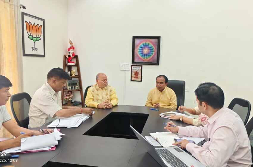  चिकित्सा स्वास्थ्य एवं चिकित्सा शिक्षा मंत्री डॉ. धन सिंह रावत ने स्वास्थ्य विभाग की समीक्षा बैठक ली।