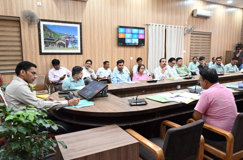  चुनाव तैयारियों को लेकर जिला निर्वाचन अधिकारियों ने ली सभी नोडल अधिकारियों की बैठक।