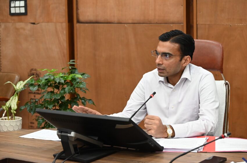  जिलाधिकारी सविन बसंल ने सम्बन्धित एजेंसियों को गढ्ढामुक्त किये जाने के निर्देश दिए।