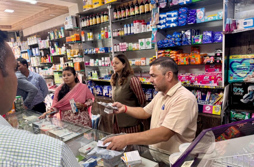  श्रीमती सीमा डुँगराकोटी द्वारा “safe drugs: safe life” campaign के तहत ड्रग विभाग के साथ जनपद देहरादून में रायपुर क्षेत्र के विभिन्न मेडिकल स्टोरों का संयुक्त निरीक्षण किया गया।