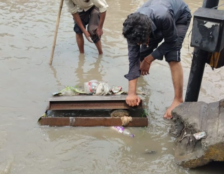  जिला प्रशासन की क्यूआरटी बारिश के दौरान रही सक्रिय ।