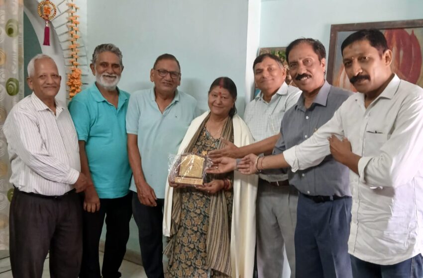  क्षेत्रीय विकास एवं समाजोत्थान समिति ने प्रधान श्रीमती शशि प्रभा रावत को सम्मानित किया।