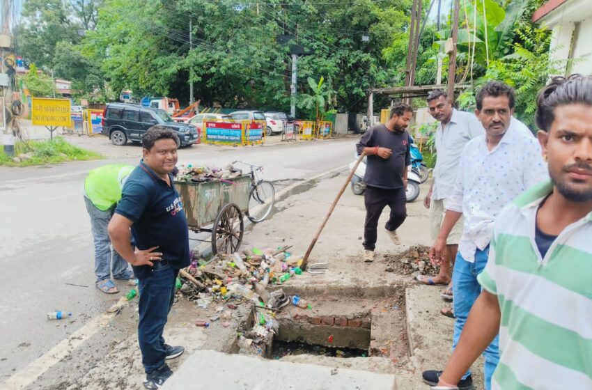  24×7 एक्टिव है जिलाधिकारी सविन बंसल की क्यूआरटी, जलभराव, सीवर चोक का त्वरित निदान, जनमानस को राहत। 