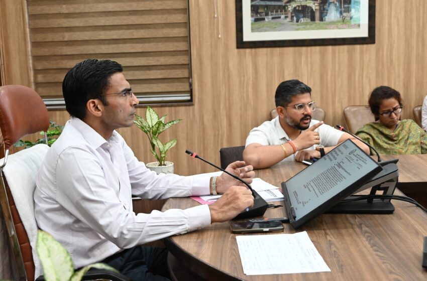  जिलाधिकारी सविन बंसल दिए निर्देश की मानसून के दौरान भी हर घर तक निर्बाध जारी रहे पानी की सप्लाई।