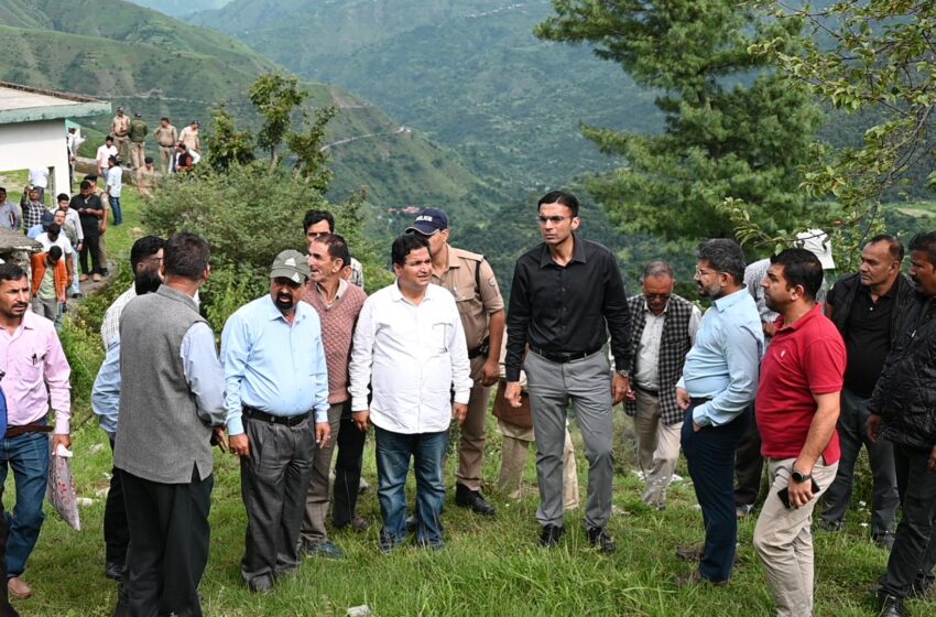  जिलाधिकारी सविन बंसल ने सीएचसी का स्थलीय निरीक्षण किया।