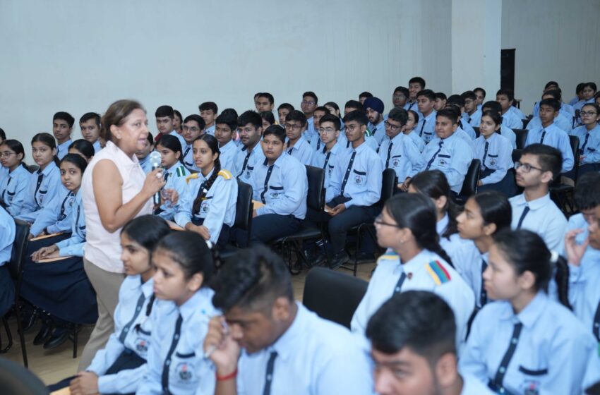  द हैरिटेज स्कूल के छात्र छात्राओं के लिए  तोरल शरण के साथ एक अद्भुत करियर परामर्श सत्र आयोजिन किया।