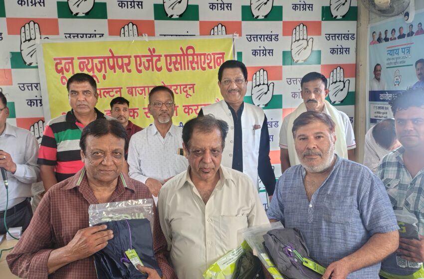  प्रदेश कांग्रेस कमेटी वरिष्ठ उपाध्यक्ष सूर्यकांत धस्माना जी के नेतृत्व में कांग्रेस श्रम प्रकोष्ठ के संयोजकत्व में श्रमिकों का सम्मान किया।