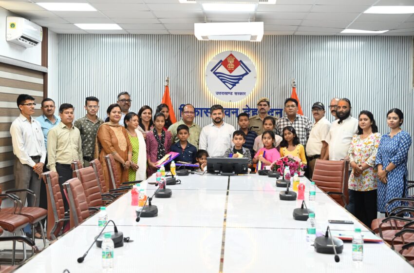  देहरादून महिला स्वयं सहायता समूहों ने पर्यावरण के अनुकूल खास सीड राखियां तैयार की।