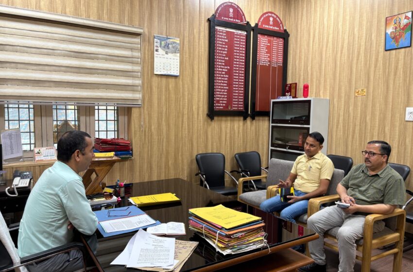  अपर जिलाधिकारी(प्र0)/नोडल अधिकारी (शि0) जिला पंचायत जय भारत सिंह ने शिकायत प्रकोष्ठ के कार्यो की समीक्षा बैठक ली।