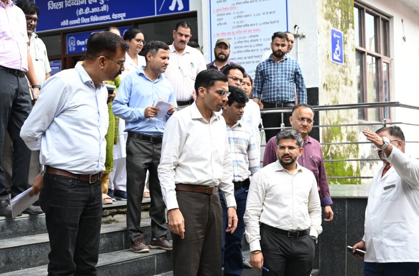  जिलाधिकारी सविन बसंल ने गांधी शताब्दी चिकित्सालय में स्थापित किए जा रहे राज्य के पहले आधुनिक जिला दिव्यांग पुनर्वास केन्द्र का स्थलीय निरीक्षण किया।