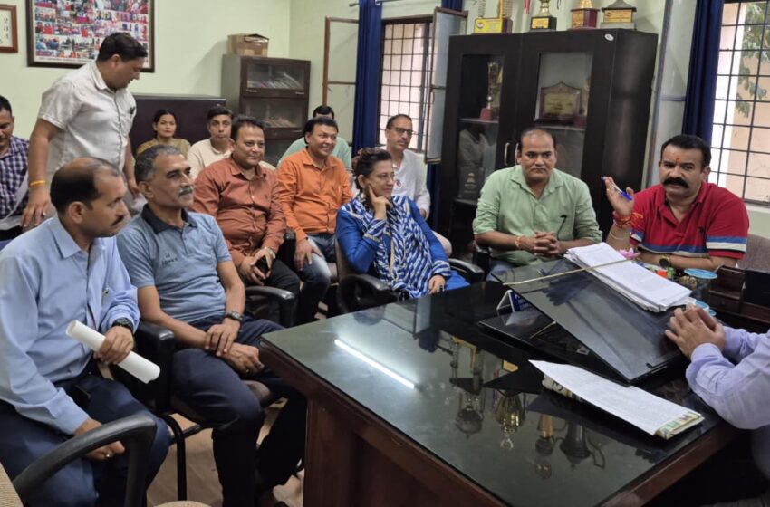  उत्तराखंड राज्य प्राथमिक शिक्षक संघठन, देहरादून के जिलाध्यक्ष धर्मेन्द्र सिंह रावत के नेतृत्व में प्राथमिक शिक्षकों ने किया संयुक्त वरिष्ठता सूची का विरोध।