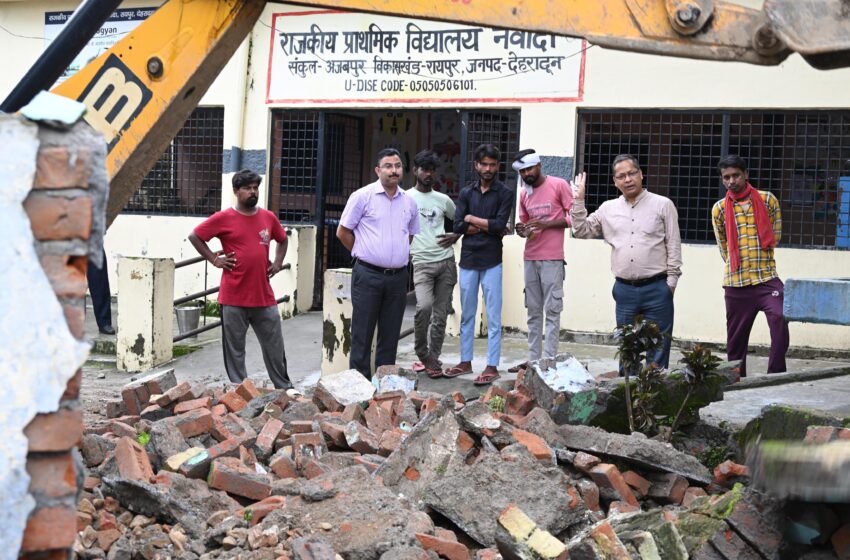  जिला प्रशासन देहरादून ने सरकारी भूमि पर अतिक्रमण कर किए गए निर्माण को हटा दिया गया।