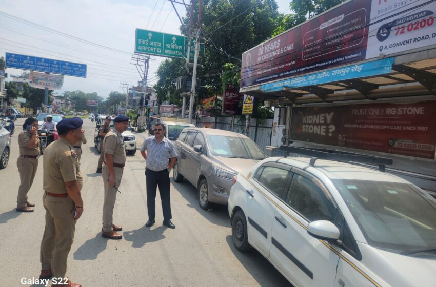  जिलाधिकारी सविन बंसल के निर्देश पर शहर में जिला प्रशासन की टीम द्वारा सड़क पर अतिक्रमण हटाने की कार्रवाई की गई।