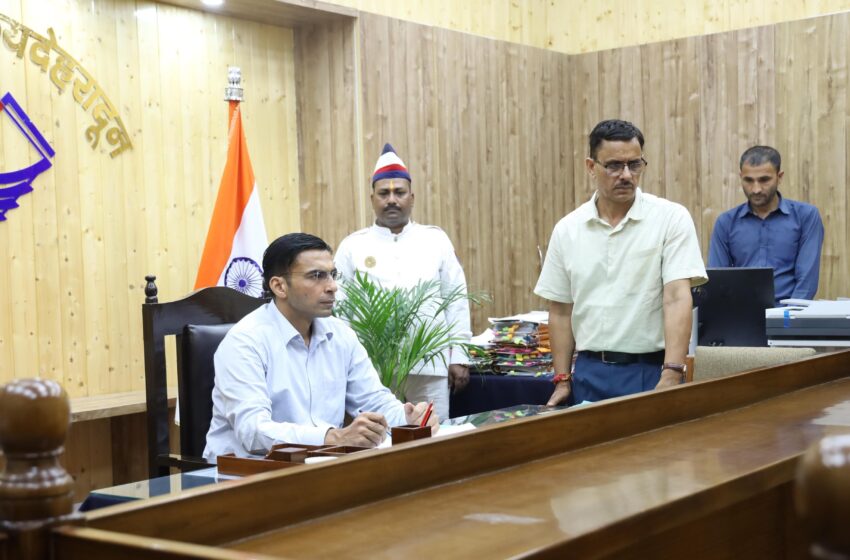  दो जवान बिगडै़ल बेटों ने किया विधवा मां का जीवन नरक।