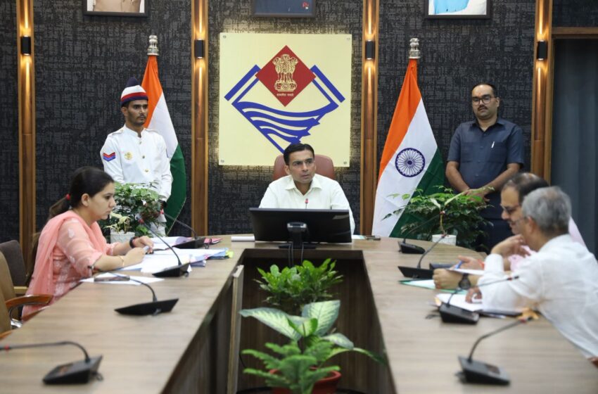  लंबित आपराधिक वादों के त्वरित निस्तारण को लेकर  जिलाधिकारी सविन बंसल ने की समीक्षा बैठक।