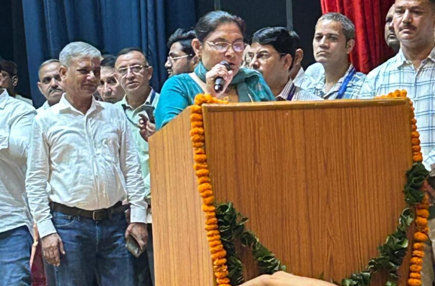  देहरादून में जिला पंचायत के नवनिर्वाचित अध्यक्ष, उपाध्यक्ष एवं सदस्यों का शपथ ग्रहण समारोह संपन्न।