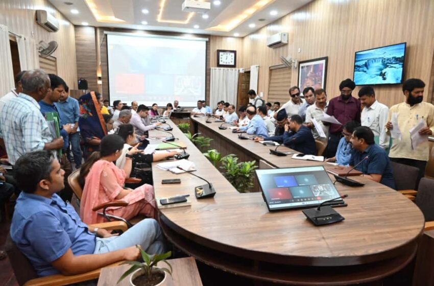  जिलाधिकारी सविन बंसल के निर्देशों के क्रम में जनता दर्शन कार्यक्रम में जन समस्याएं सुनी गई। 