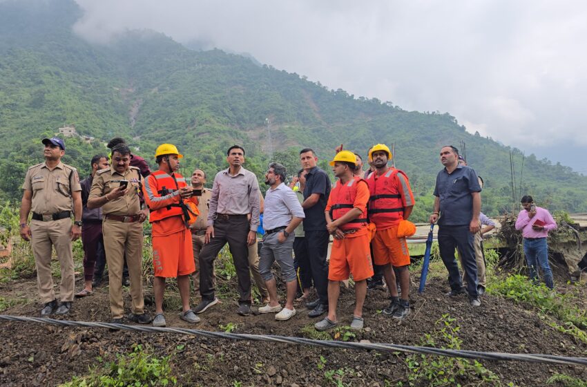  आपदा की सूचना मिलते ही रात्रि में आपदा स्थल को रवाना हुए मजिस्टेट आईआरएस से जुड़े विभागों के अधिकारी/कार्मिक, फोर्स।