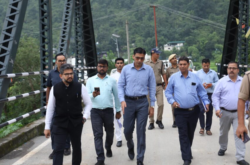  मा0 मुख्यमंत्री के निर्देश, आपदा प्रभावित क्षेत्रों में डीएम ग्राउंड जीरो पर तत्पर।