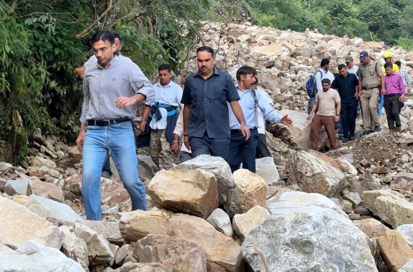  आपदा की विकट परिस्थिति भी नही रोक पाई प्रशासन के हौसले।