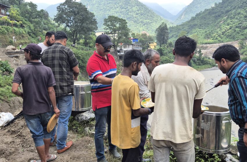  हंस कल्चरल सेंटर देहरादून के मुख्य कार्यकारी योगेश सुन्द्रियाल जी के सहयोग से लगातार शिक्षकों  द्वारा भोजन वितरण किया जा रहा है।