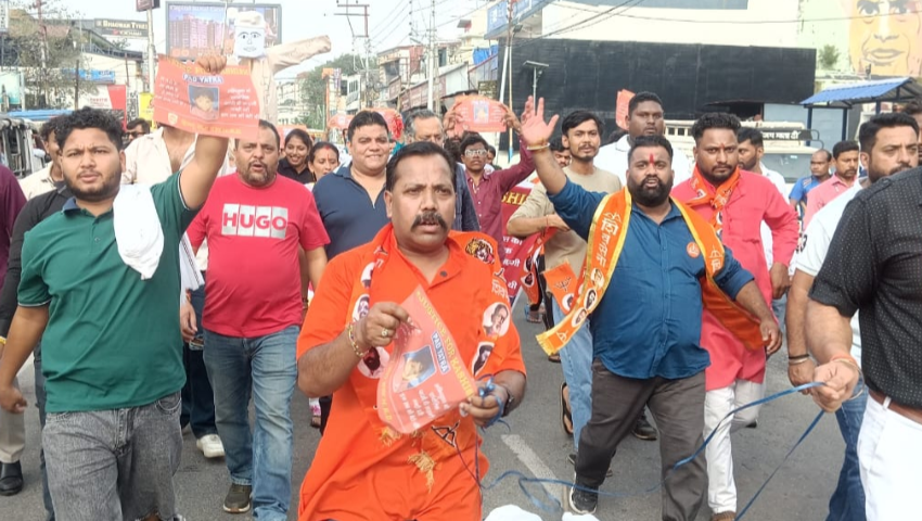  सुप्रीम कोर्ट के फैसले पर भड़की युवा सेना (शिवसेना) और हिन्दू रक्षा दल।