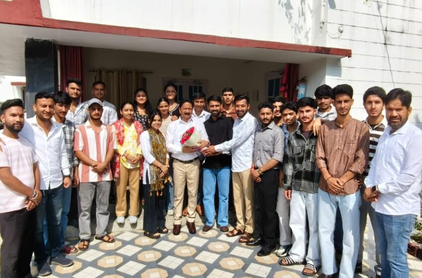  डीएवी महाविद्यालय के नवनिर्वाचित महासचिव करन नेगी, डीबीएस महाविद्यालय के नवनिर्वाचित महासचिव प्रियांशु कोटनाला ने उत्तराखंड कांग्रेस प्रदेश अध्यक्ष माननीय करन माहरा से शिष्टाचार भेंट की।